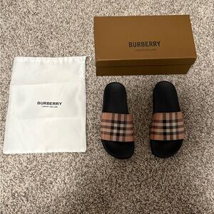 Burberry Woman’s Furley Vintage Slides